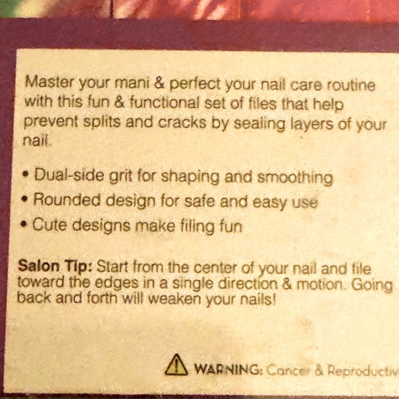 💗BELLA BEAUTY💗 12 PACK “ALL WE NEED IS LOVE” DUAL-SIDE NAIL FILES & CASE NWT - Picture 4 of 4